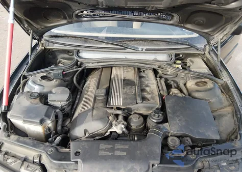 2004 BMW 325Xi z USA, uszkodzony, nr VIN WBAEU334X4PF61636